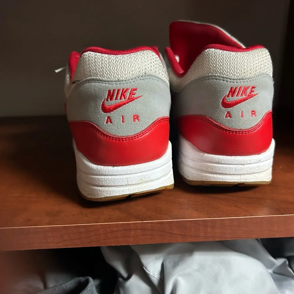 Nike Men’s Athletic Shoes White Gray Red